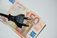 2011 kommt auf Verbraucher eine Strompreiserhöhung zu. 267 Stromanbieter erhöhen um bis zu 155 Euro.