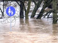 Risiko Hochwasser: In der Hausratversicherung wird hierfür eine Zusatzpolice benötigt.
