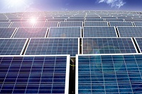 Mehrere Solarmodule in einer Solaranlage