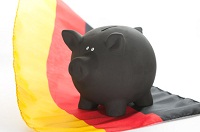 Die Deutschen ziehen es vor, jederzeit auf ihre Ersparnisse zugreifen zu können. Tagesgeld und Girokonto sind somit weiter im Trend. 