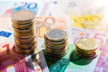 Einlagensicherung bei Tagesgeld und Festgeld: Geldscheine und Münzen
