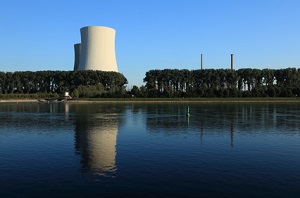 Atommeiler am Ufer
