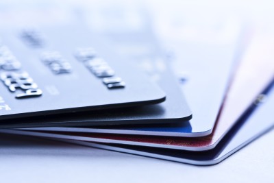 Banken tauschen zehntausende Kreditkarten aus