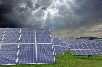 Vor allem neue Photovoltaik- und Windkraftanlagen wurden 2015 gebaut.