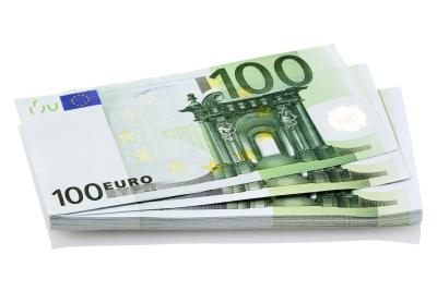 Bargeld bei Direktbanken: viele hundert Euro Scheine
