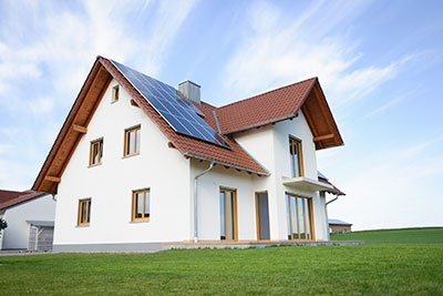 Hauses mit Photovoltaikanlage auf dem Dach