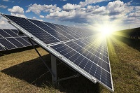 Photovoltaikanlagen, in denen Sonnenlicht reflektiert wird