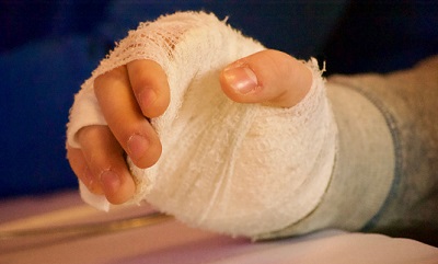 Hand in Verband