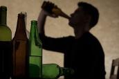 Alkohol-Flaschen-Jugendlicher