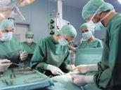 Ärzteteam im Operationssaal