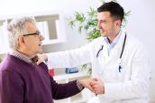 Älterer-Patient-Arzt