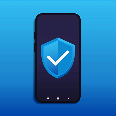 Handyscreen mit Schutzschild-Icon vor blauem Hintergrund