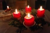 Kerzen auf einem Adventskranz