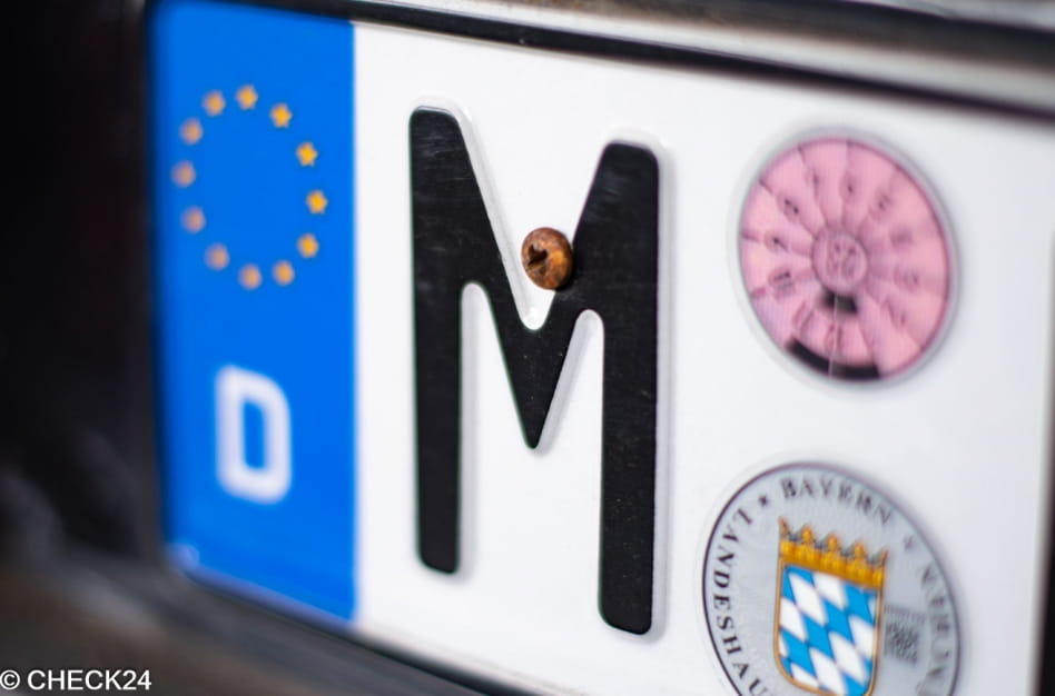 Nummernschild am Auto in