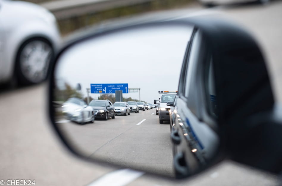 Spiegel im Auto richtig einstellen: So geht's