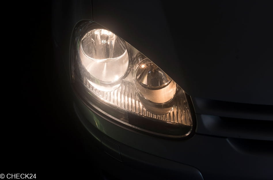 Scheinwerfer wechseln: Kosten, Lampen und Co. im Überblick - AutoScout24
