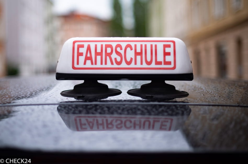 Das große Fahrschulquiz von CHECK24