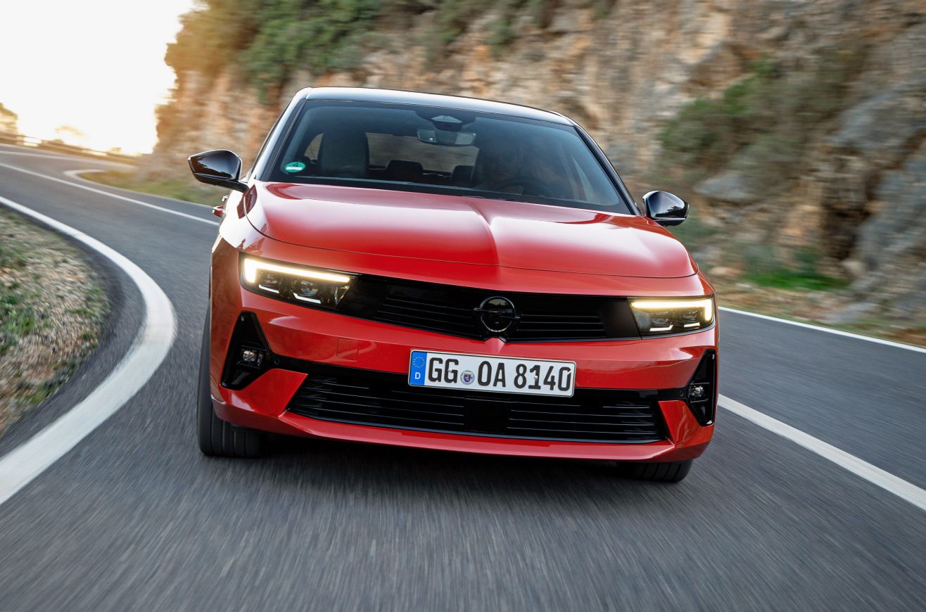 Opel Astra Versicherung & Kosten vergleichen