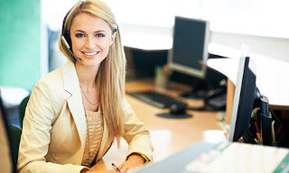 Dame bei der Online-Legitimation