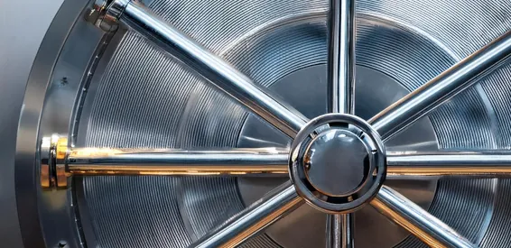 Sicherheit beim Multibanking: Was Sie wissen sollten Die Front von einem Safe