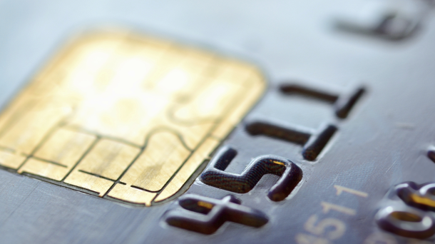 Wann fallen Zinsen bei einer Kreditkarte an? Kreditkartenchip- und Nummer