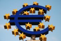 Währungskommissar Olli Rehn fordert von den Euro-Ländern eine schnelle Entscheidung zur Euro-Rettung.