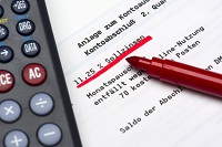 Auch Verbraucherschützer fordern eine deutliche Absenkung der Dispo-Zinsen.