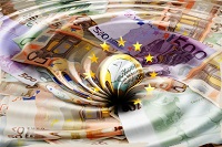 Zinsspirale: Anhaltende Niedrigzinsen und Inflation vernichten die Ersparnisse der Deutschen. 