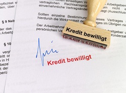 Stempel mit Aufschrift Kredit bewilligt