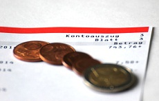 Kontoauszug mit Euromuenzen