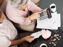 Senioren kümmern sich um Finanzen