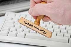 Stempel mit Aufschrift Kredit bewilligt