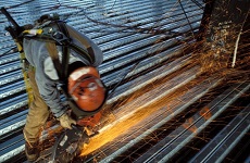 Metallarbeiter beim Scheißen