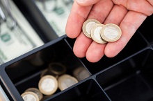 Bargeldbezahlung an der Kasse