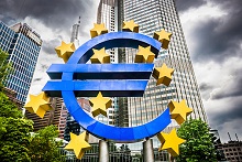 EZB-Logo vor dem Hauptsitz in Frankfurt am Main.