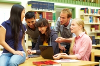 Studenten greifen derzeit kaum auf Studienkredite zurück, da kaum Angebote wirklich günstig sind.