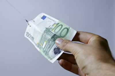 Geldschein an Angelhaken