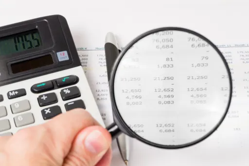 Bekommt man mit negativem Schufaeintrag einen Kredit? symbolbild-negativer-schufaeintrag-bei-kredit