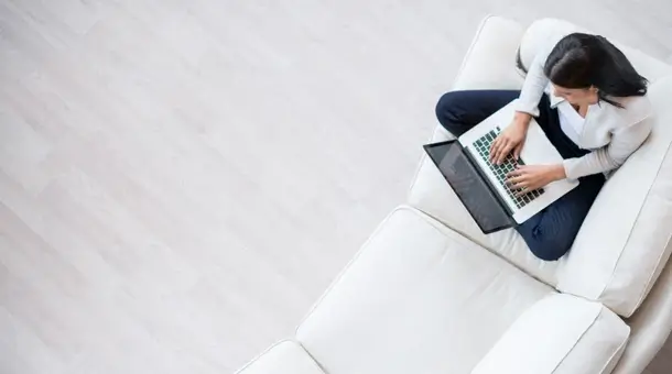 Kontoeröffnung Frau eröffnet Geschäftskonto