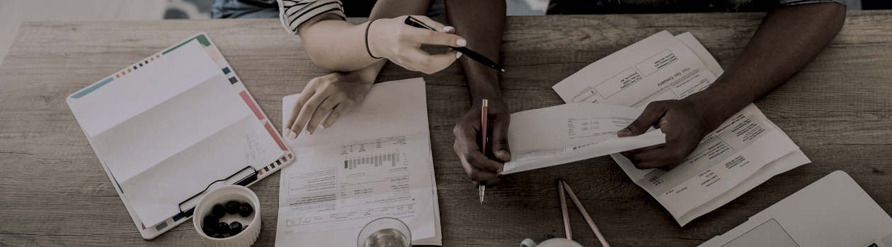 Oder- vs. Und-Konto Paar beantragt ein Gemeinschaftskonto