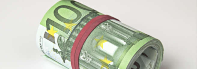 Es gibt Alternativen zum Festgeld zusammengerollte-100-euro-scheine-mit-gummi-umwickelt