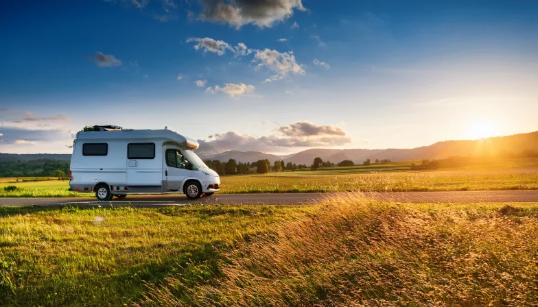 Finanziertes Wohnmobil fährt in den Urlaub