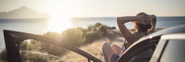 So gelingt die Weltreisefinanzierung! junge-frau-macht-weltreise