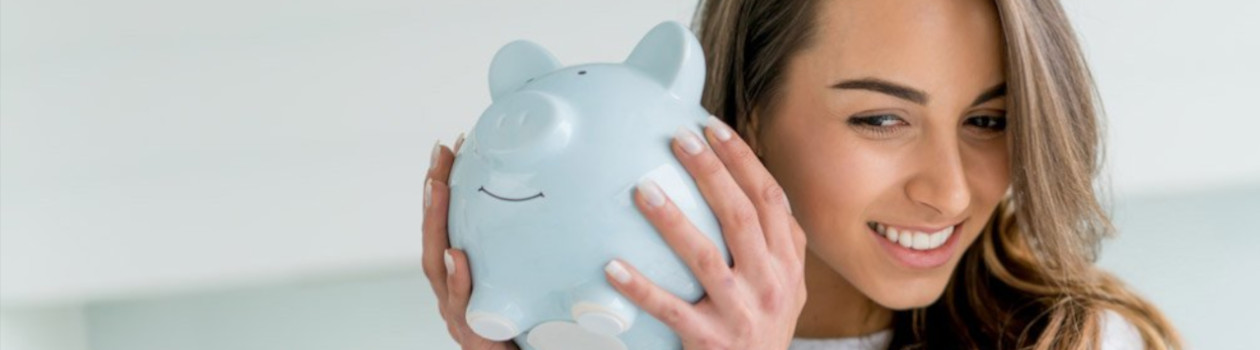 Jugendkonto für Minderjährige jugendliche-mit-sparschwein