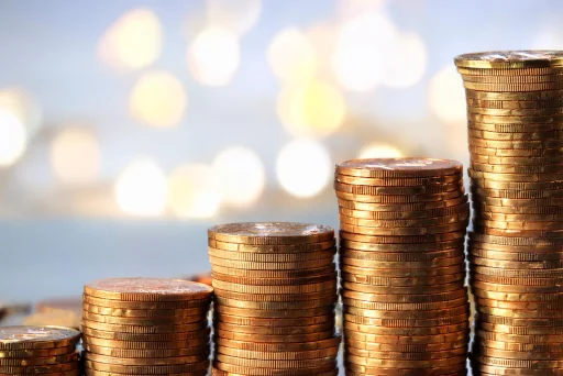 Nominalzins, Effektivzins, Realzins – Das sind die Unterschiede Münzstapel