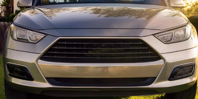 Auto finanzieren trotz Schufa: Geht das? Die Front von einem Auto