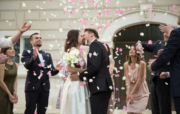 Hochzeitskredite vergleichen: Sparen und Traumhochzeit finanzieren Hochzeitskredite vergleichen: Sparen und Traumhochzeit finanzieren