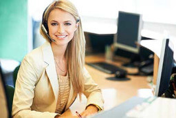 Postident-Verfahren per Videochat Frau im Videochat