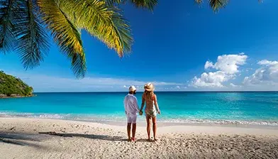 Ein Pärchen am Sandstrand Ein Pärchen am Sandstrand