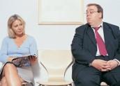 Frau und Mann im Wartezimmer